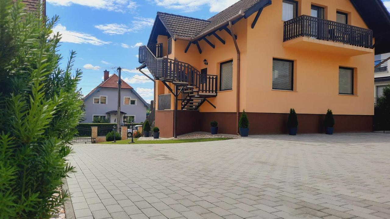 Apartmanház King Hévíz Exteriér fotografie
